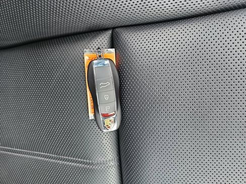 Used 2024 Porsche Macan image 38