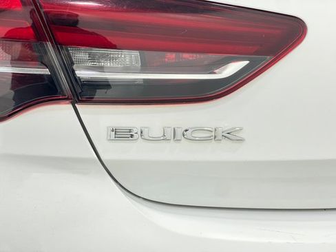 Used 2018 Buick Regal Preferred image 37