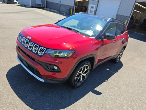 Used 2025 Jeep Compass Limited AWD/4WD image 11