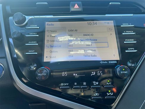 Used 2020 Toyota Camry SE image 28