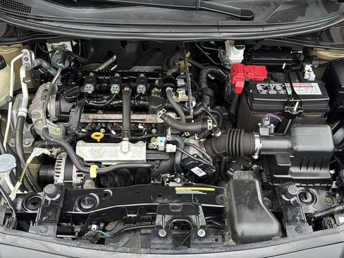 Used 2022 Nissan Versa SR w/ Convenience Package FWD image 34