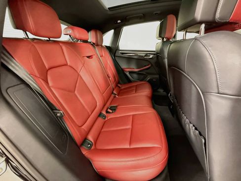 Certified 2024 Porsche Macan AWD/4WD image 29