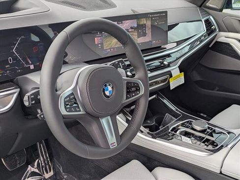 Used 2026 BMW X5 xDrive40i w/ M Sport Package image 3