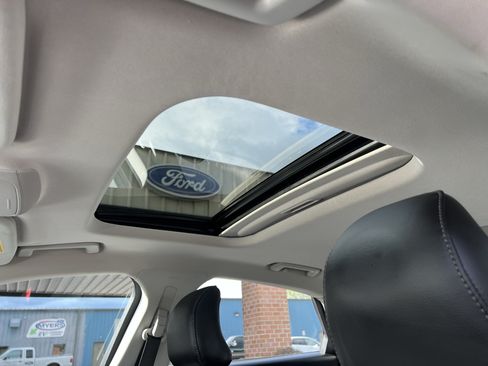 Used 2016 Ford Fusion SE w/ Equipment Group 202A FWD image 12