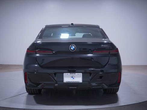 Used 2026 BMW 740i w/ Premium Package RWD image 4