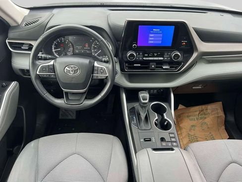 Certified 2023 Toyota Highlander LE image 16