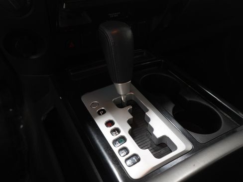 Used 2013 Nissan Titan SV w/ SV Value Truck Pkg image 20