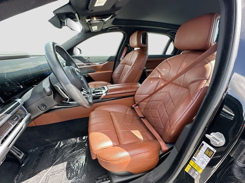 Certified 2024 BMW i7 xDrive60 w/ Premium Package AWD/4WD image 21