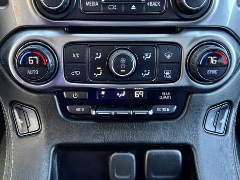 Used 2020 Chevrolet Suburban LT image 32