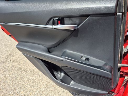 Used 2019 Toyota Camry SE FWD image 19