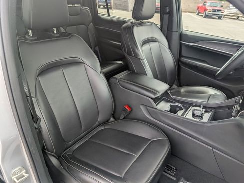 Used 2024 Jeep Grand Cherokee L Limited w/ Luxury Tech Group II AWD/4WD image 12