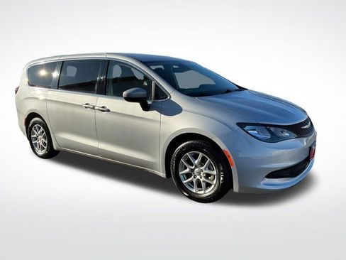 Used 2023 Chrysler Voyager LX FWD image 10