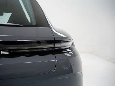 Certified 2025 Porsche Panamera 4 image 12