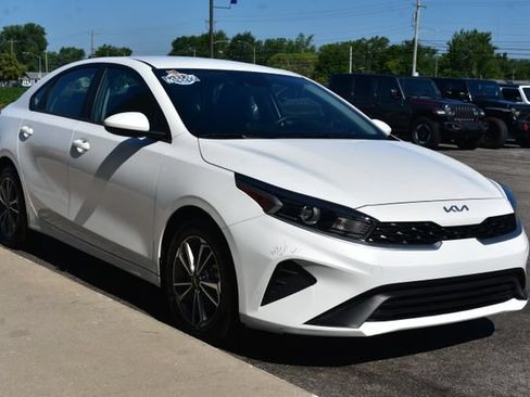 Used 2024 Kia Forte LXS FWD image 9