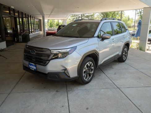 Certified 2025 Subaru Forester Premium AWD/4WD image 3