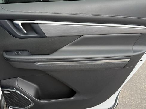 Used 2025 Buick Enclave Preferred image 16