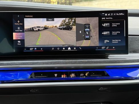 Used 2025 BMW i7 eDrive50 image 30