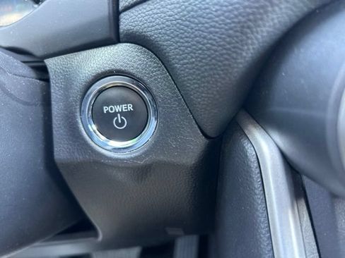 Used 2025 Toyota RAV4 XLE AWD/4WD image 19