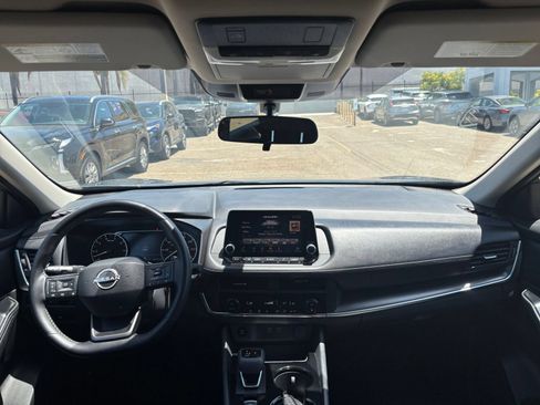 Used 2025 Nissan Rogue SV FWD image 35