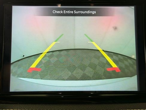 Used 2022 Chrysler Pacifica Touring-L image 25