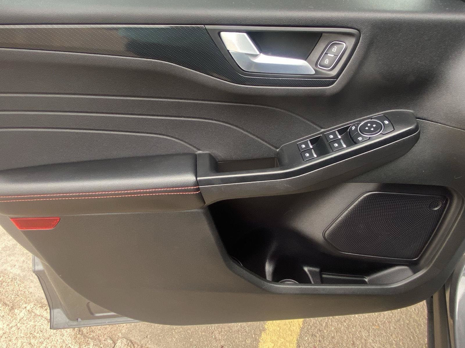Used 2025 Ford Escape ST-Line AWD/4WD image 9