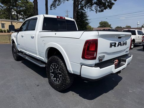 Used 2025 RAM 2500 Limited AWD/4WD image 2