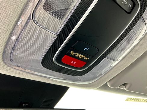 Used 2025 Hyundai Kona SEL AWD/4WD image 37