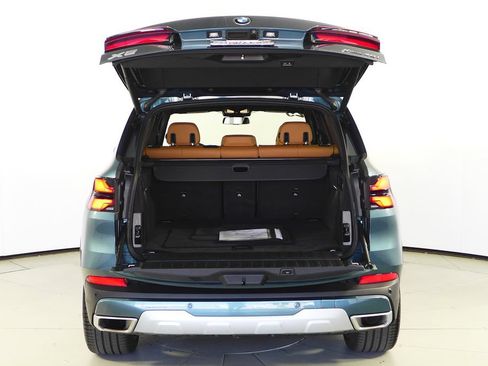 Used 2025 BMW X5 xDrive40i w/ Parking Assistance Package AWD/4WD image 10