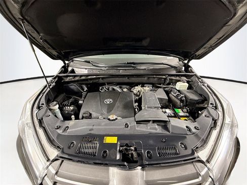 Used 2019 Toyota Highlander XLE image 25