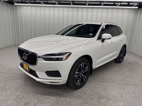 Used 2021 Volvo XC60 T5 Momentum w/ Advanced Package AWD/4WD image 3