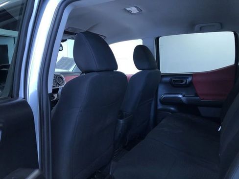 Used 2018 Toyota Tacoma SR5 AWD/4WD image 14