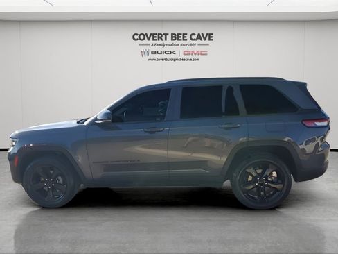 Used 2023 Jeep Grand Cherokee Altitude image 5