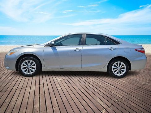 Used 2017 Toyota Camry LE FWD image 7