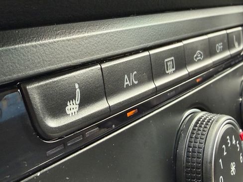 Used 2022 Volkswagen Taos SE image 14