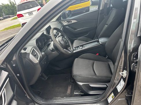 Used 2018 MAZDA MAZDA3 Sport image 10