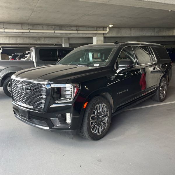 Used 2023 GMC Yukon XL Denali Ultimate AWD/4WD image 1