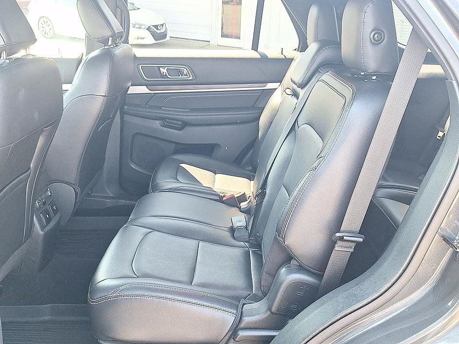 Used 2019 Ford Explorer Limited w/ Ford Safe & Smart Package AWD/4WD image 12