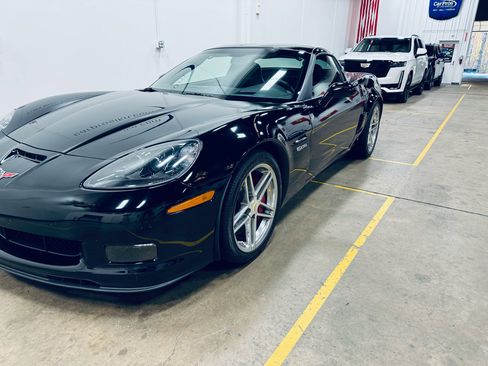 Used 2006 Chevrolet Corvette Z06 w/ Preferred Equipment Group image 19