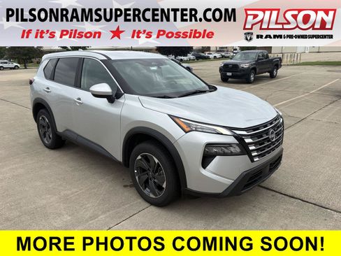 Used 2025 Nissan Rogue SV FWD image 1