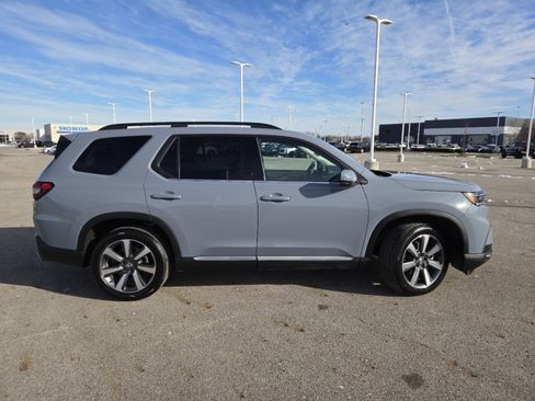 Used 2025 Honda Pilot Elite image 21