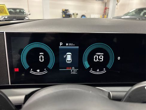 Certified 2025 Hyundai Tucson SE image 21