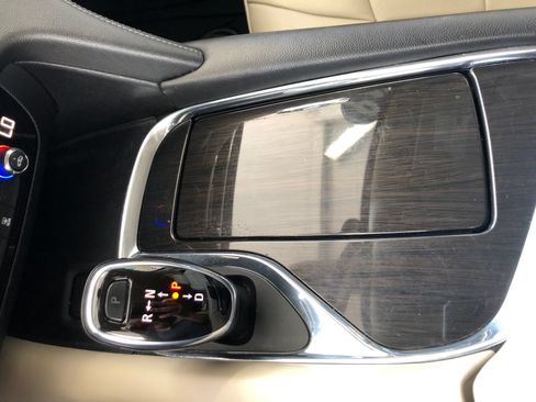 Used 2019 Buick Enclave Essence FWD image 25