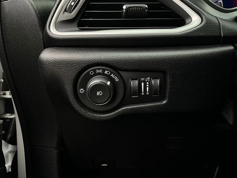 Used 2020 Chrysler Pacifica Touring-L Plus w/ S Appearance Package image 25