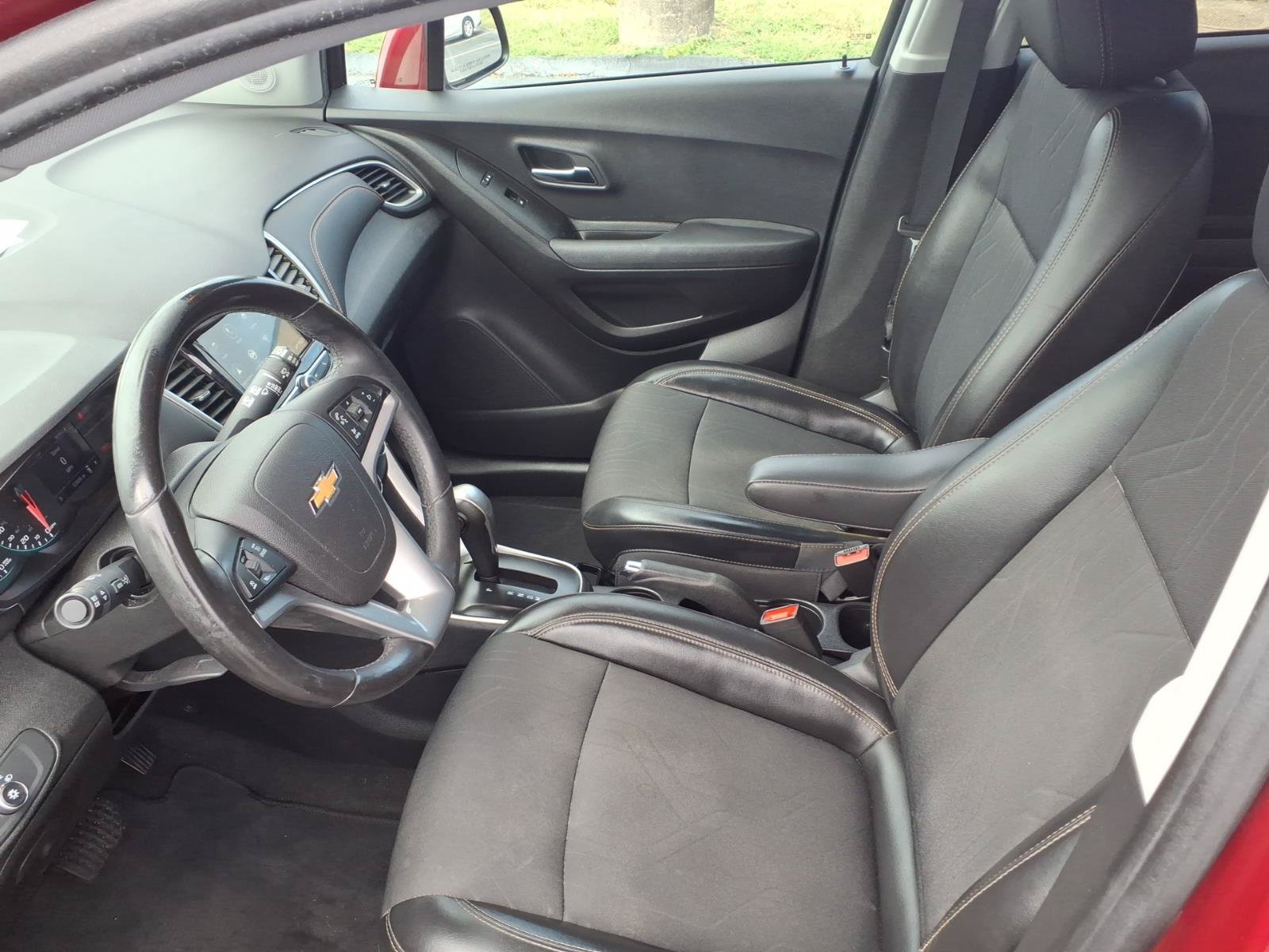 Used 2019 Chevrolet Trax LT w/ LT Convenience Package FWD image 23