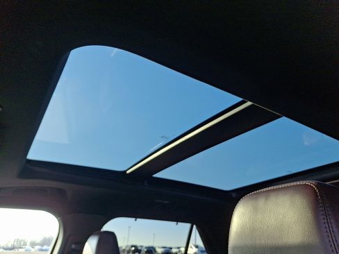 Used 2020 Ford Explorer Platinum w/ Premium Technology Package image 15