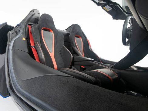 Used 2020 McLaren 720S Performance RWD image 31