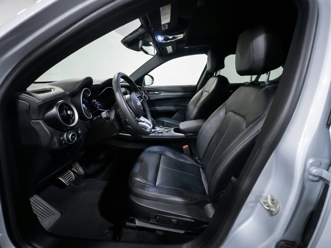 Used 2022 Alfa Romeo Stelvio Ti AWD/4WD image 16