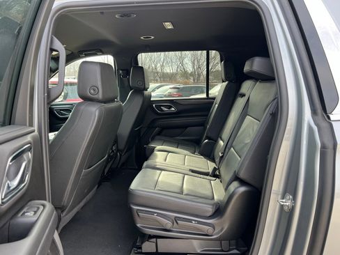 Used 2024 Chevrolet Suburban LT image 19