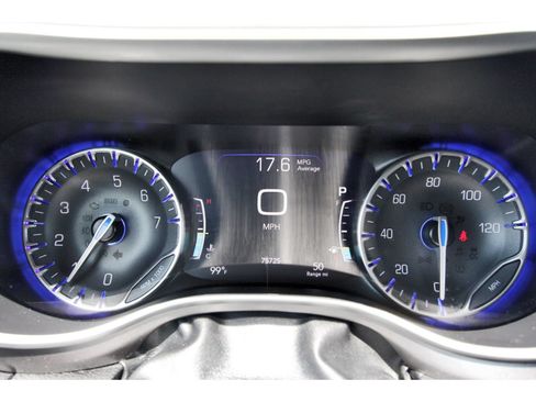 Used 2023 Chrysler Pacifica Touring-L FWD image 17