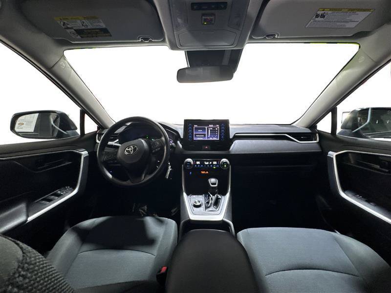 Used 2020 Toyota RAV4 LE AWD/4WD image 14